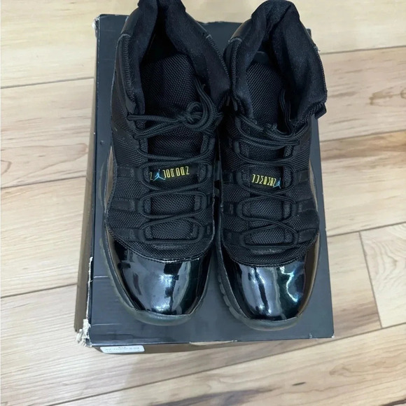 AIR JORDAN 11 RETRO - Picture 3 of 11